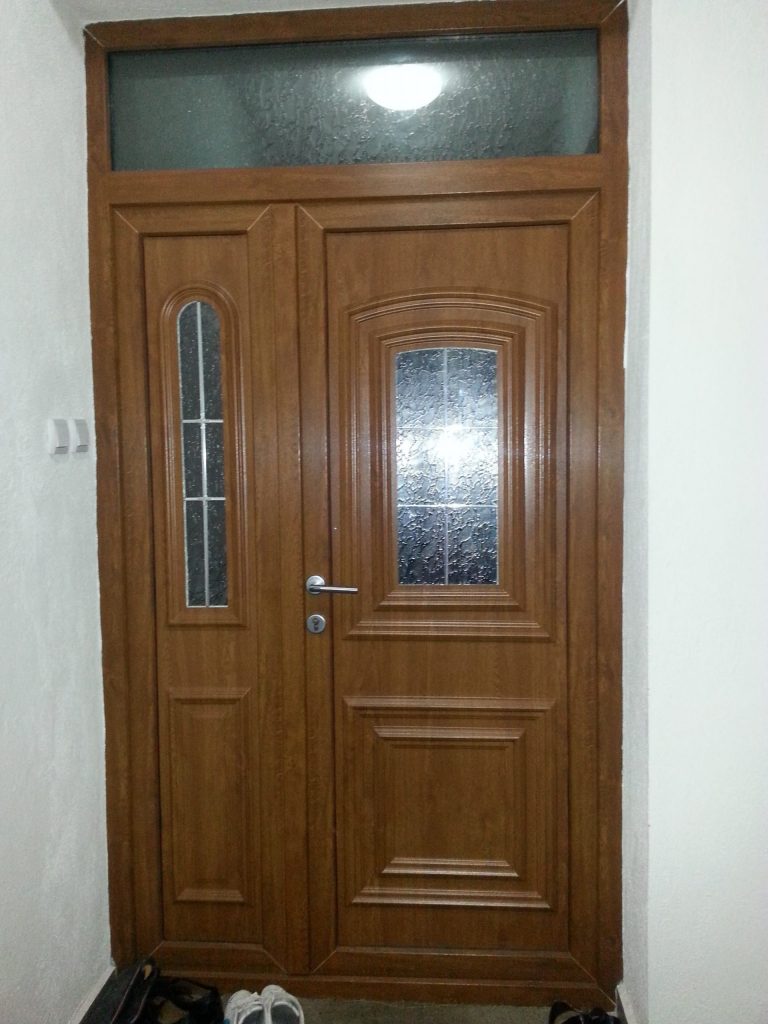 Надворешни врати